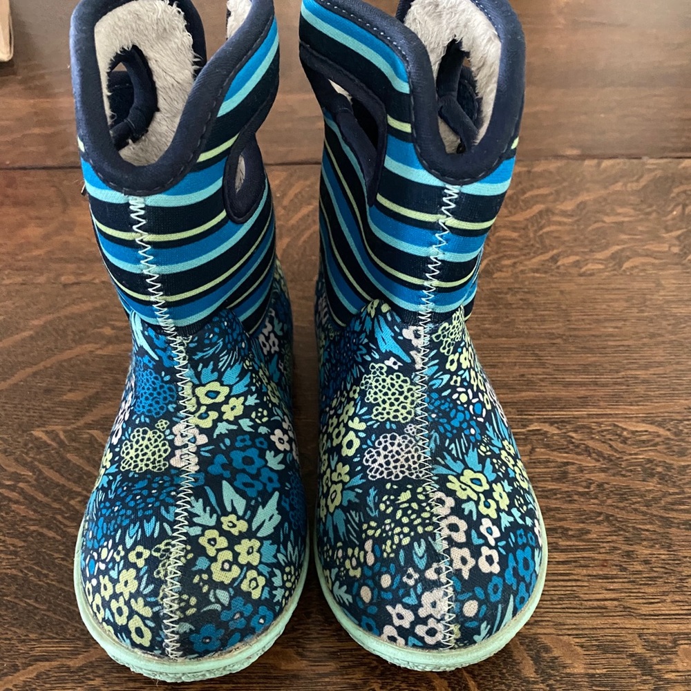 Toddler girl Bogs boots